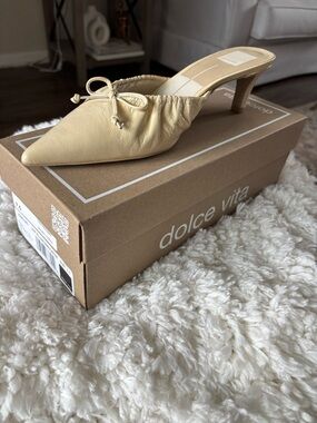 Kairi Mid Heels Light Yellow Crinkle Patent